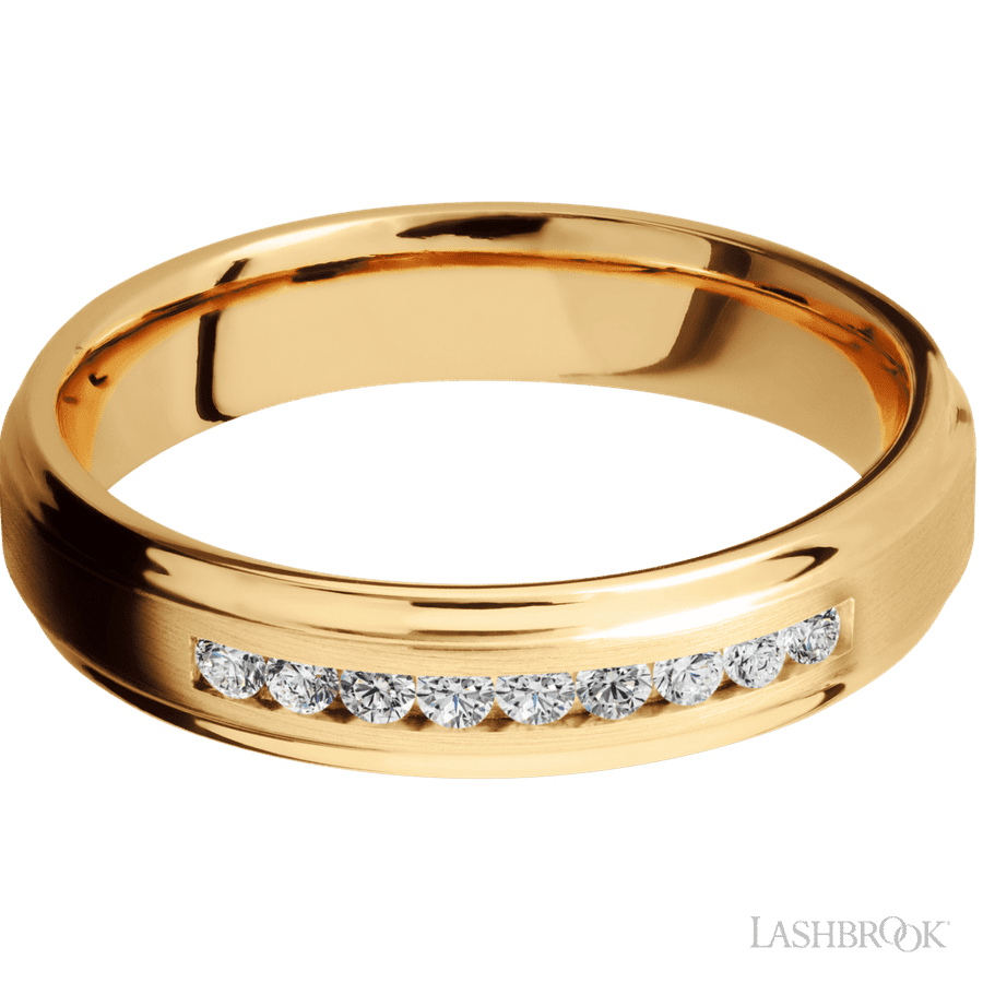 Lashbrook 5mm Flat Grooved Edges 14K Yellow Gold Wedding Band — Diamond