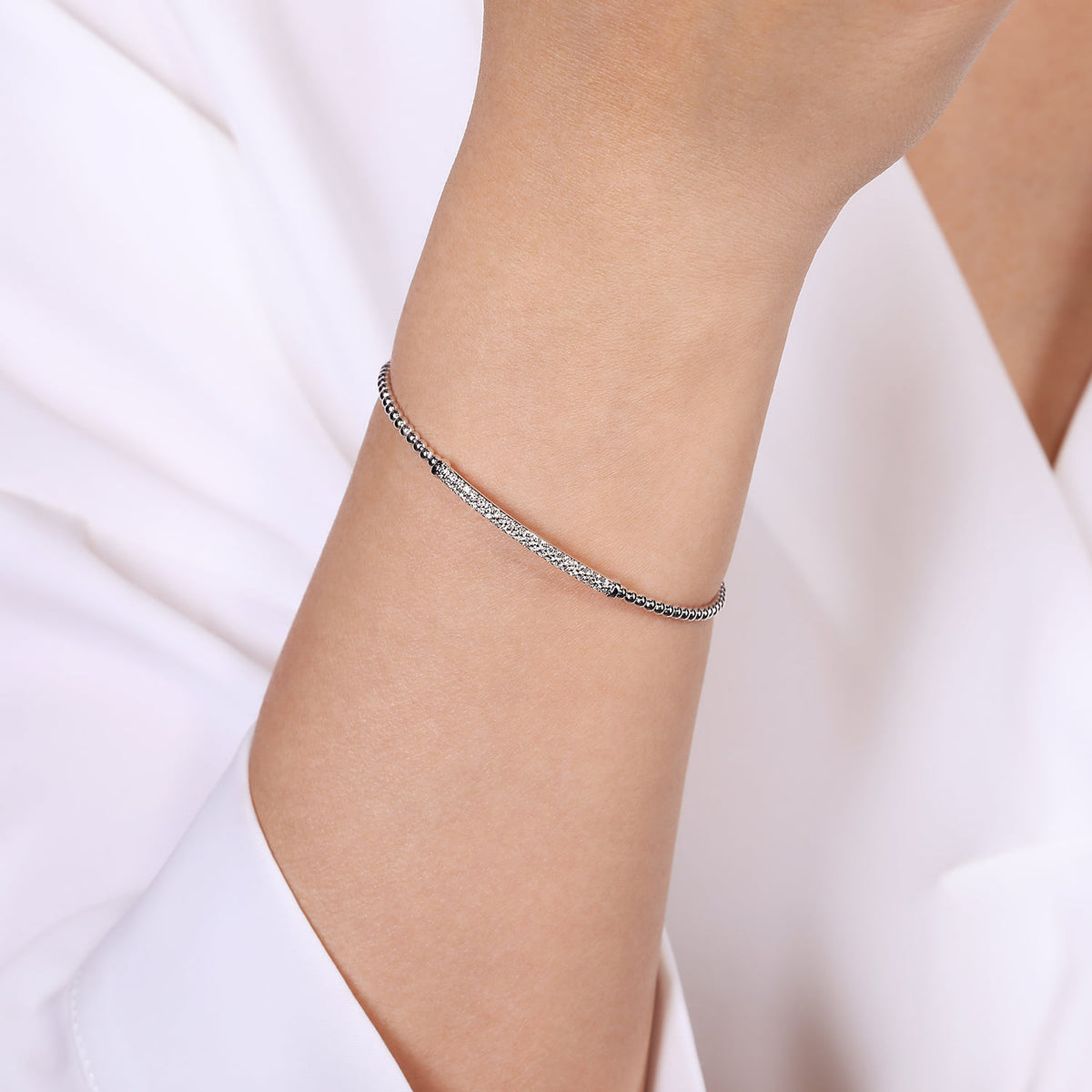 14K White Gold Bujukan Diamond Bar Split Bangle — Gabriel & Co. BG4262-62W45JJ