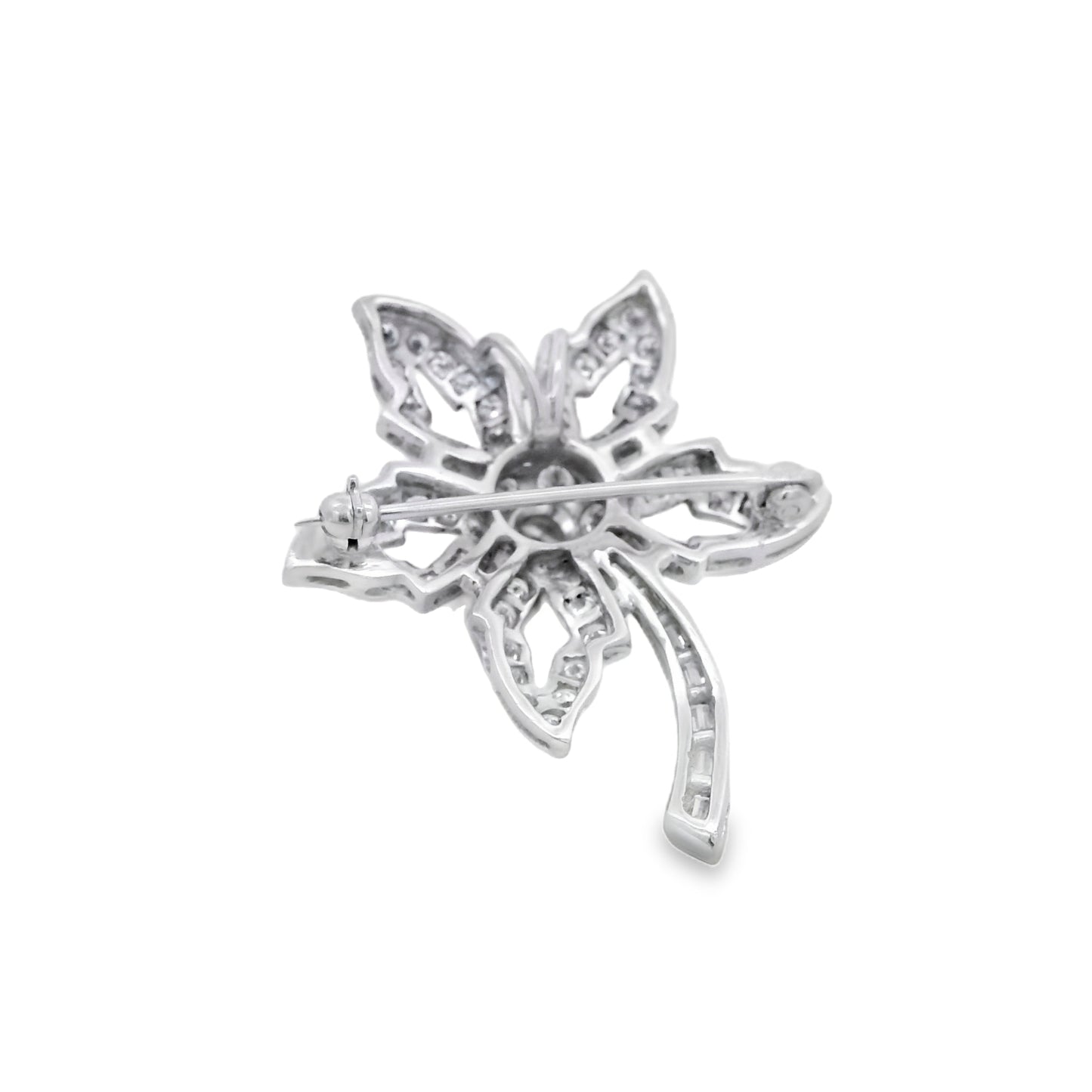 Platinum Star Brooch Featuring a Delicate Floral Design with a Round Brilliant Diamond