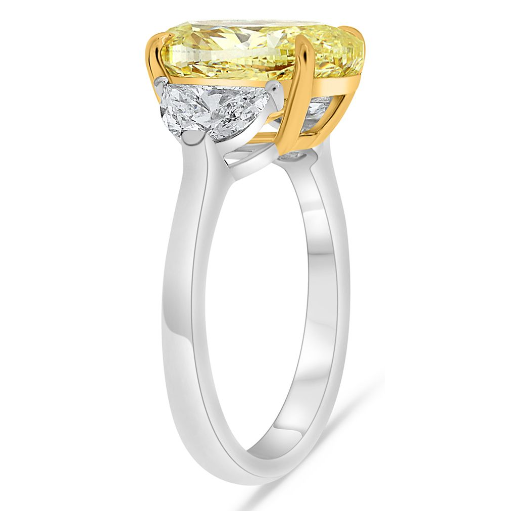 4.01 ct Fancy Light Yellow Oval Diamond Ring — view 3
