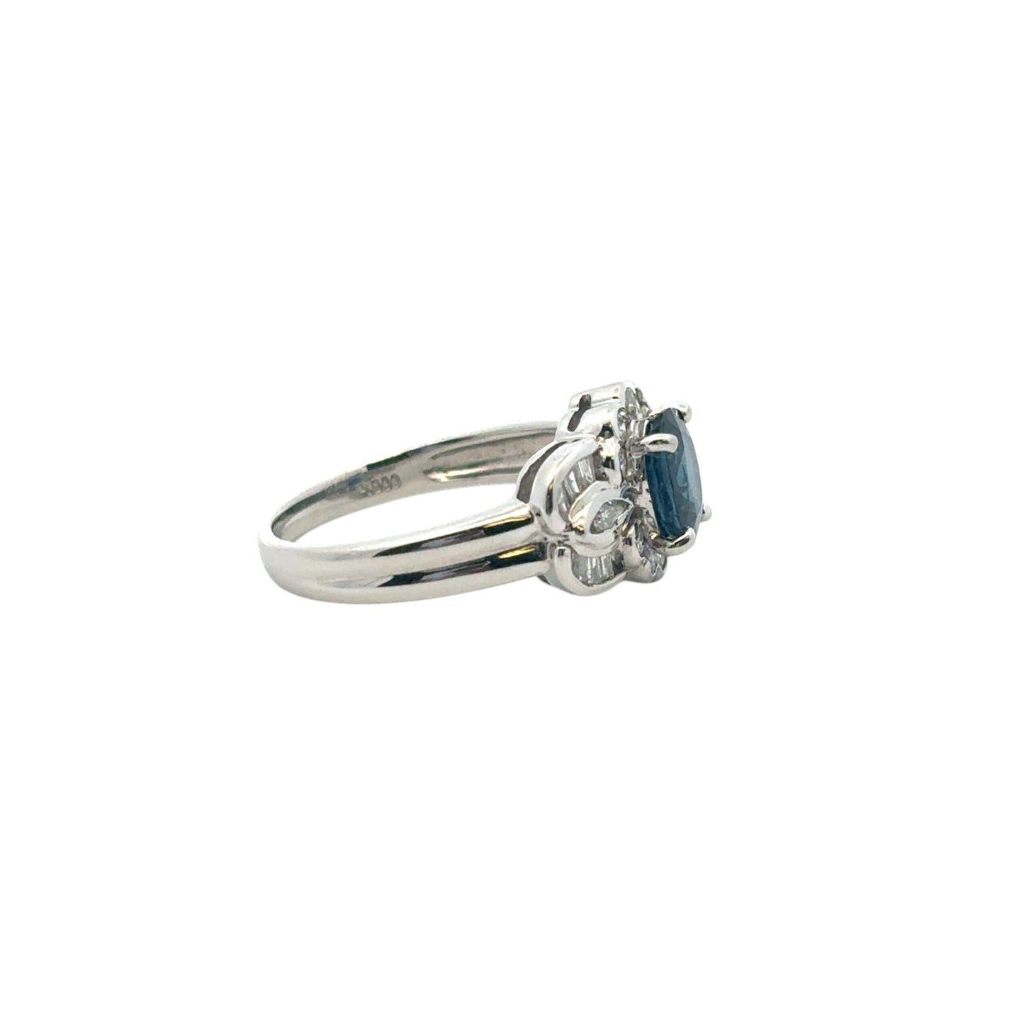 Platinum 1.25ct Oval Sapphire Center 0.47ctw Diamond Cocktail Scalloped Ring