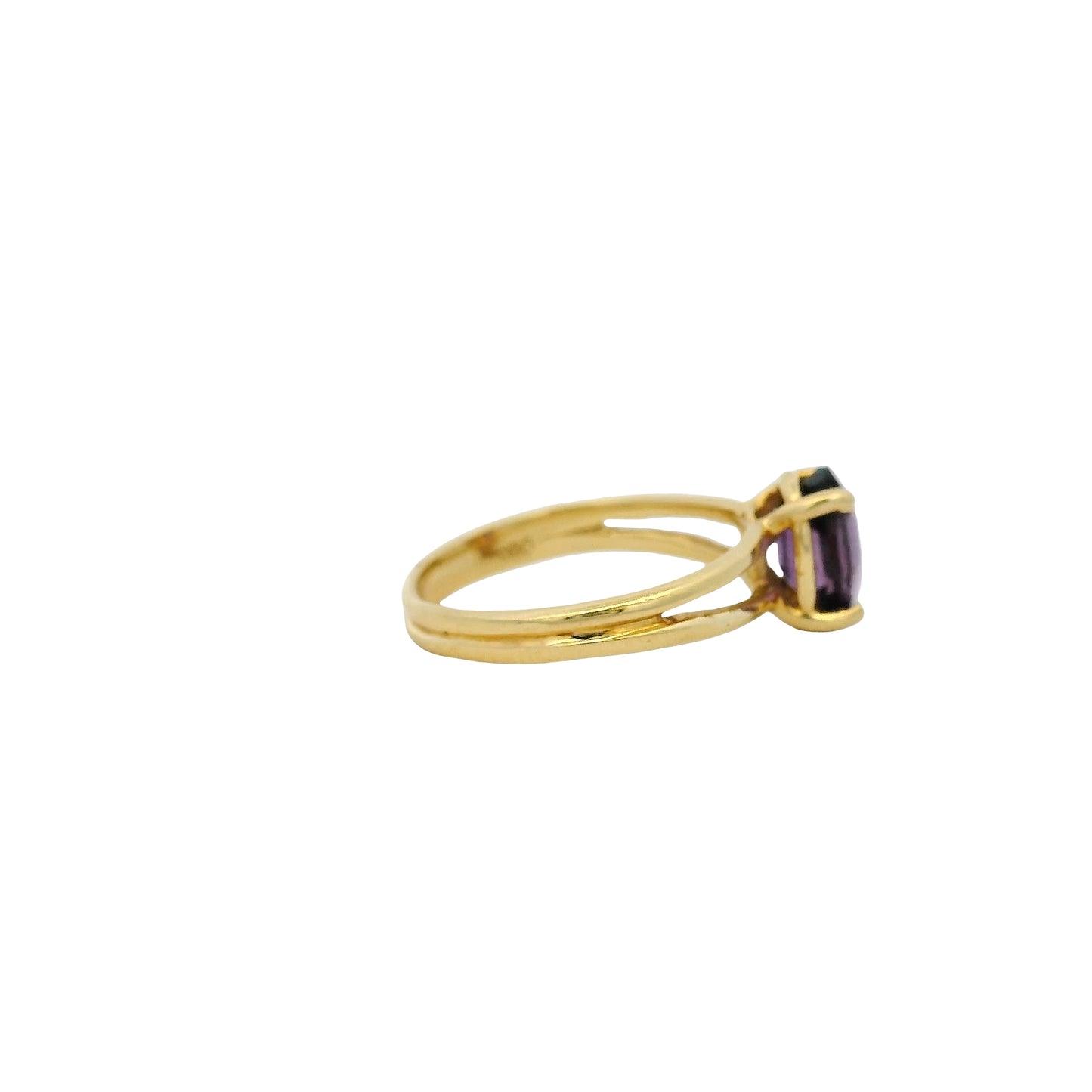 14k Yellow Gold Oval Amethyst Ring