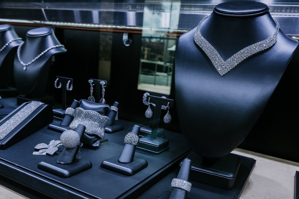 Buying and selling fine jewelry Boca Raton