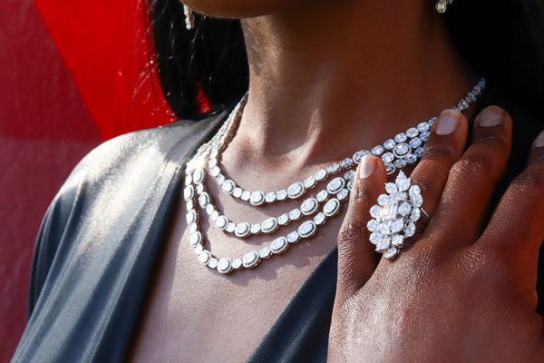 How to Invest in Diamonds: A Beginner’s Guide to Value, Risks & Returns