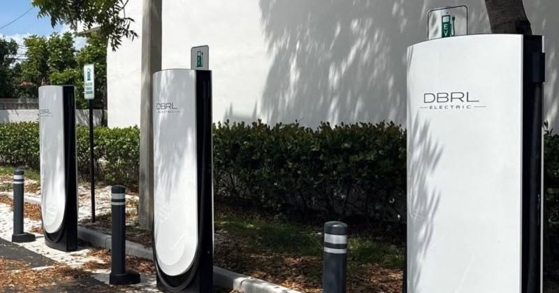 EV Charging Etiquette for Car Shows and Luxury Events: Reservations, Valet Handoffs, and Charger Turnover
