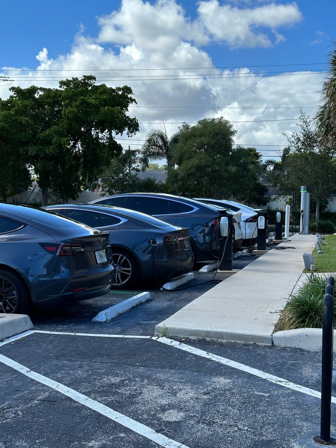 Tesla Destination Charger vs Supercharger: What’s the Difference for Boca Raton EV Drivers?