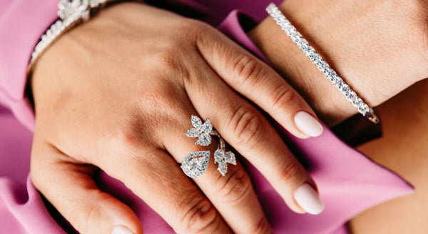 Halo Vs Solitaire: Which Setting Makes Your Diamond Look Larger?