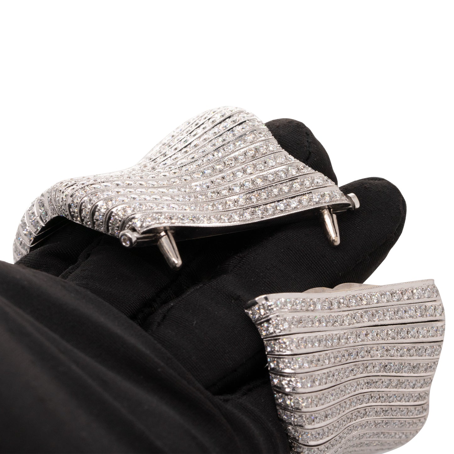 18k White Gold 30ctw Round Cut Diamond Pave Wavy Bangle