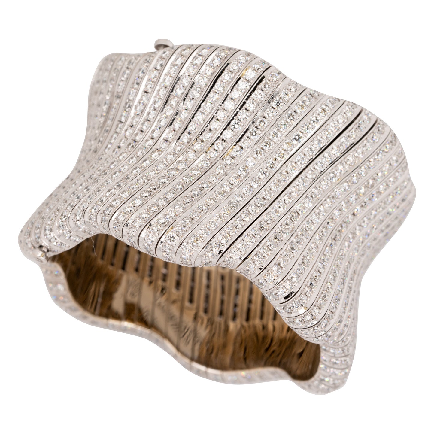 18k White Gold 30ctw Round Cut Diamond Pave Wavy Bangle