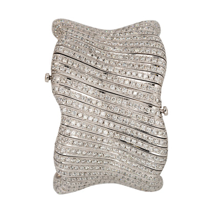 18k White Gold 30ctw Round Cut Diamond Pave Wavy Bangle