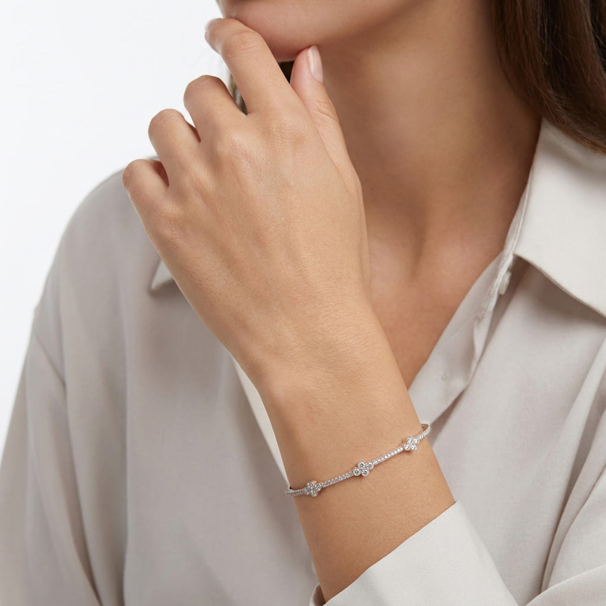 14K White Gold Bangle with Quatrefoil Diamond Stations — Gabriel & Co. BG3969-62W45JJ