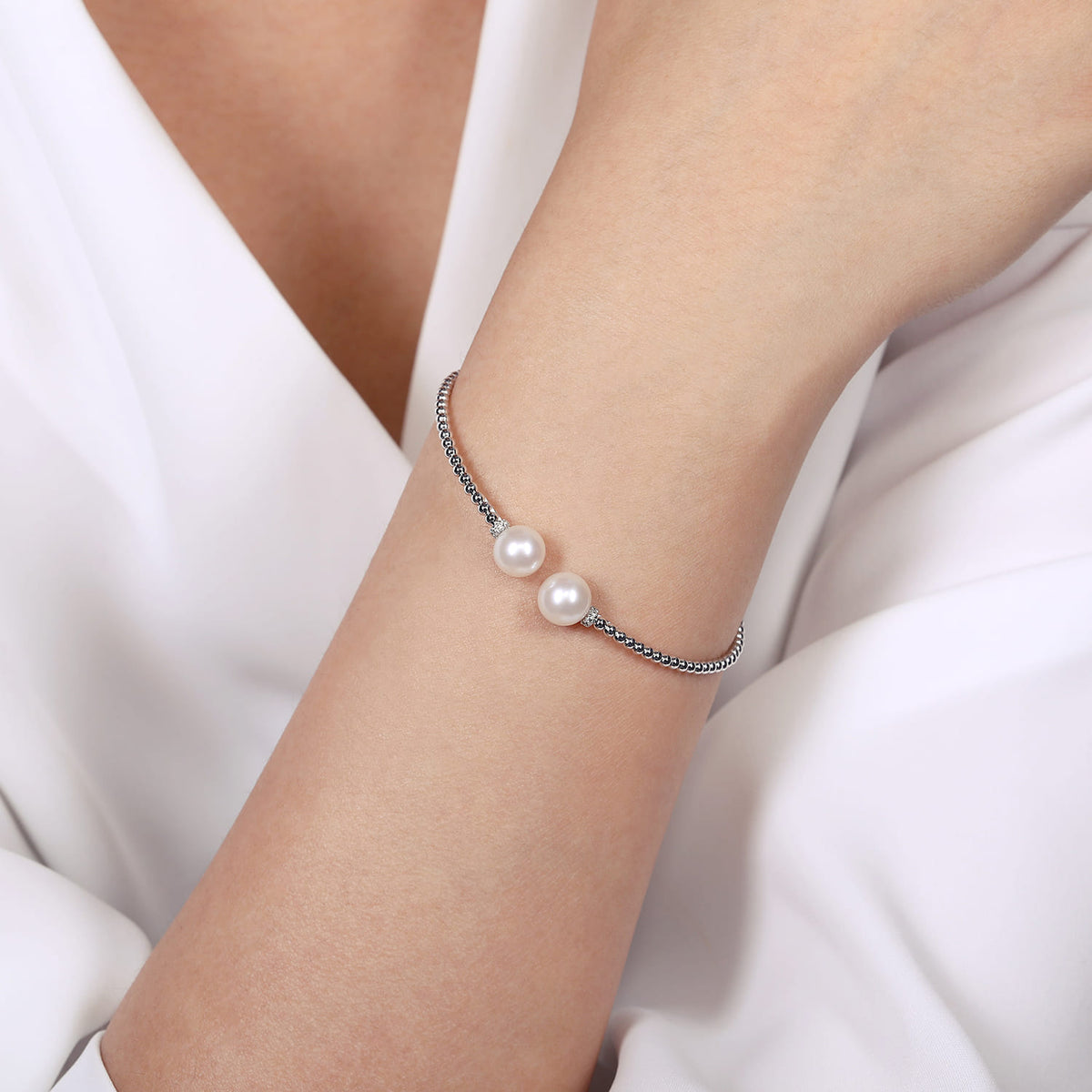 14K White Gold Bujukan Diamond and Pearl Split Bangle — Gabriel & Co. BG4247-6W45PL