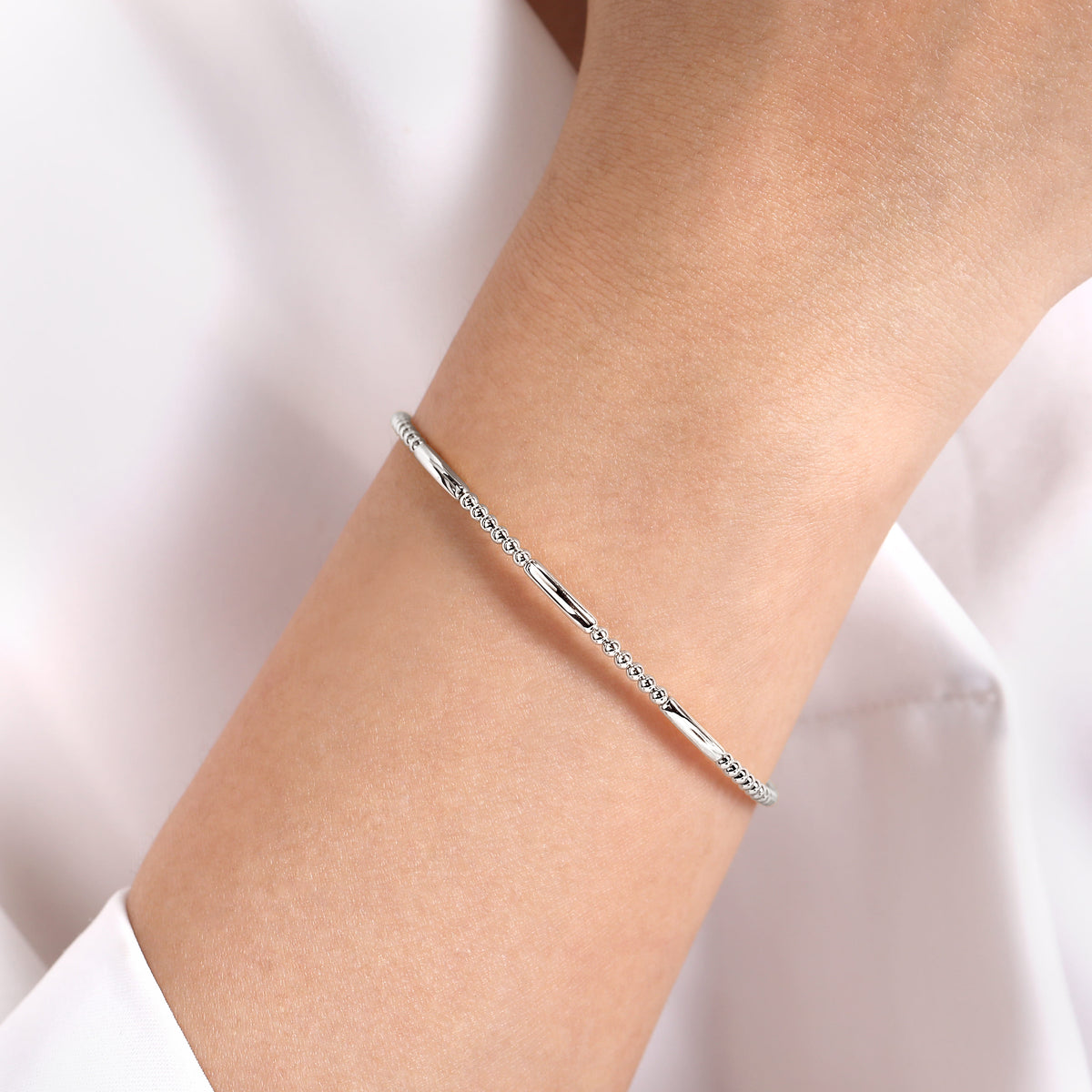 14K White Gold Bujukan Open Bangle — Gabriel & Co. BG4419-6W4JJJ
