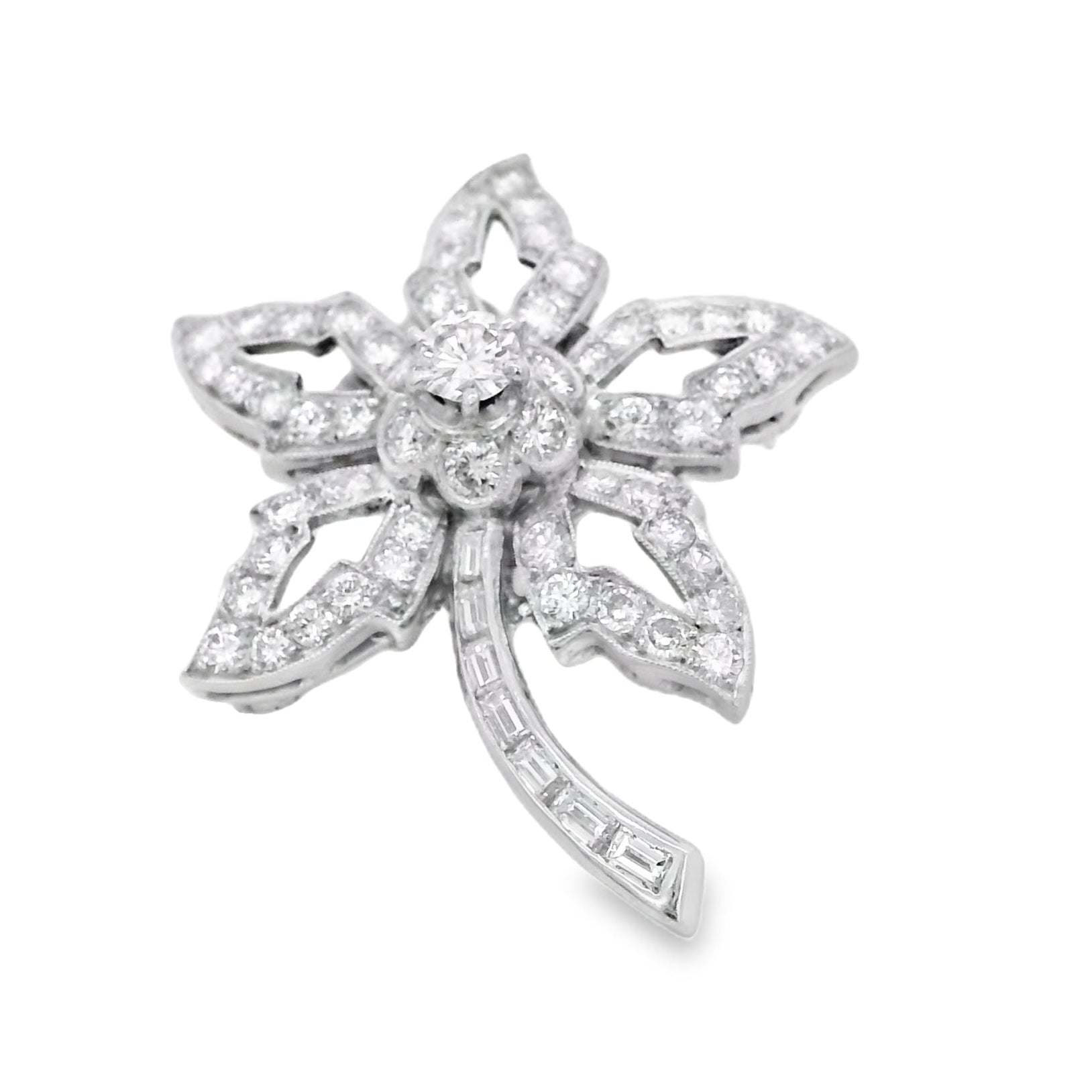 Platinum Star Brooch Featuring a Delicate Floral Design with a Round Brilliant Diamond