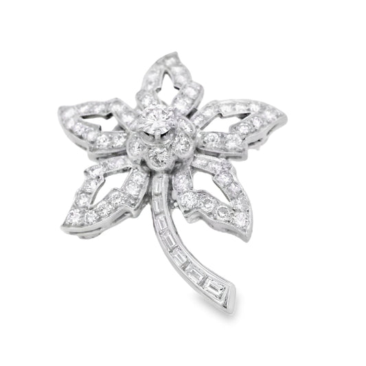 Platinum Star Brooch Featuring a Delicate Floral Design with a Round Brilliant Diamond