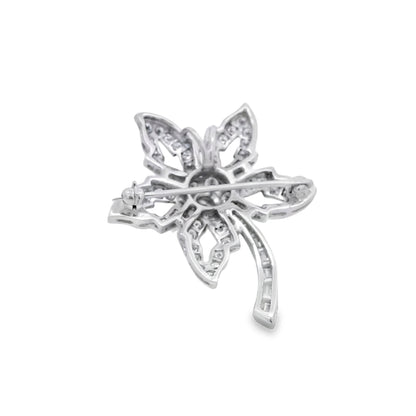 Platinum Star Brooch Featuring a Delicate Floral Design with a Round Brilliant Diamond