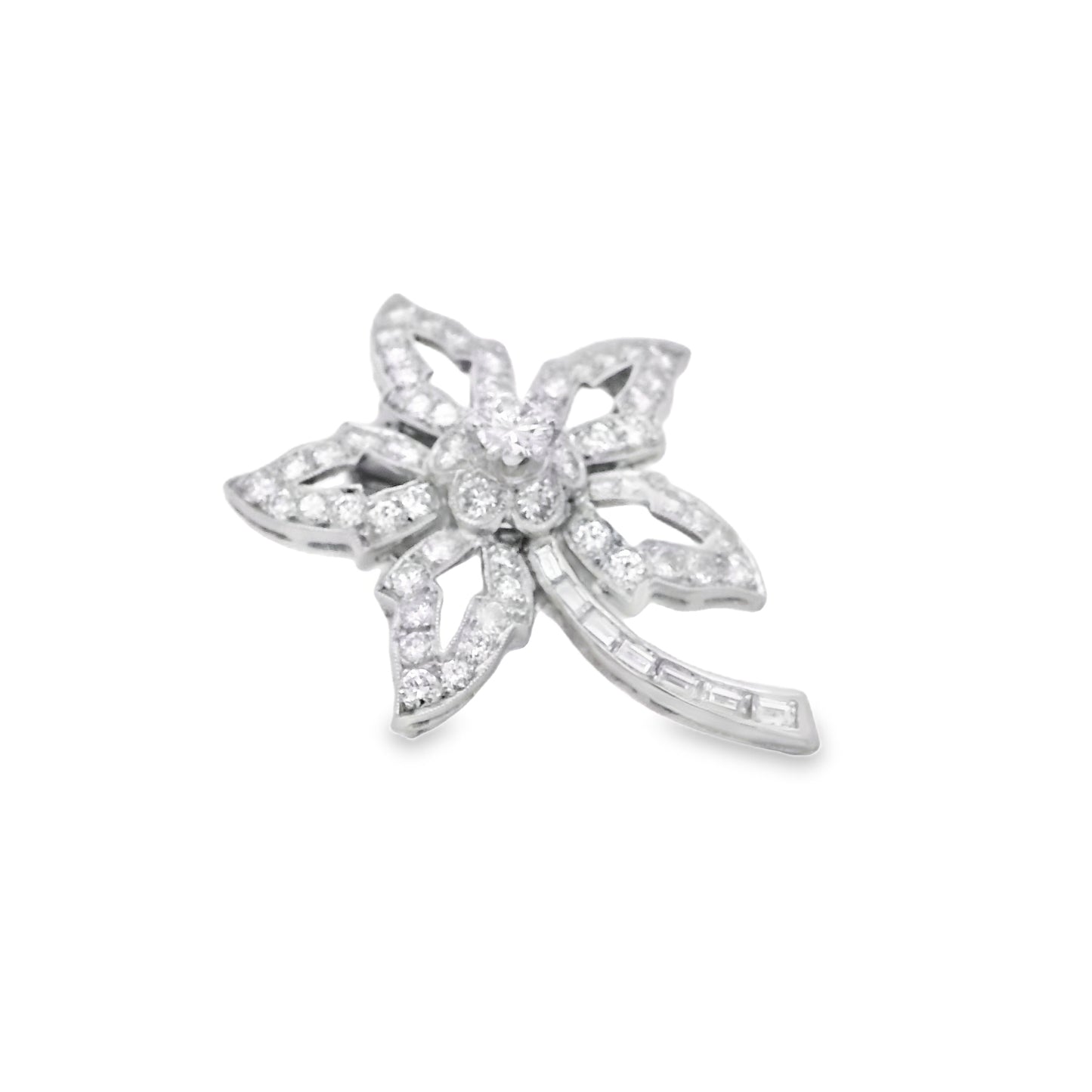Platinum Star Brooch Featuring a Delicate Floral Design with a Round Brilliant Diamond