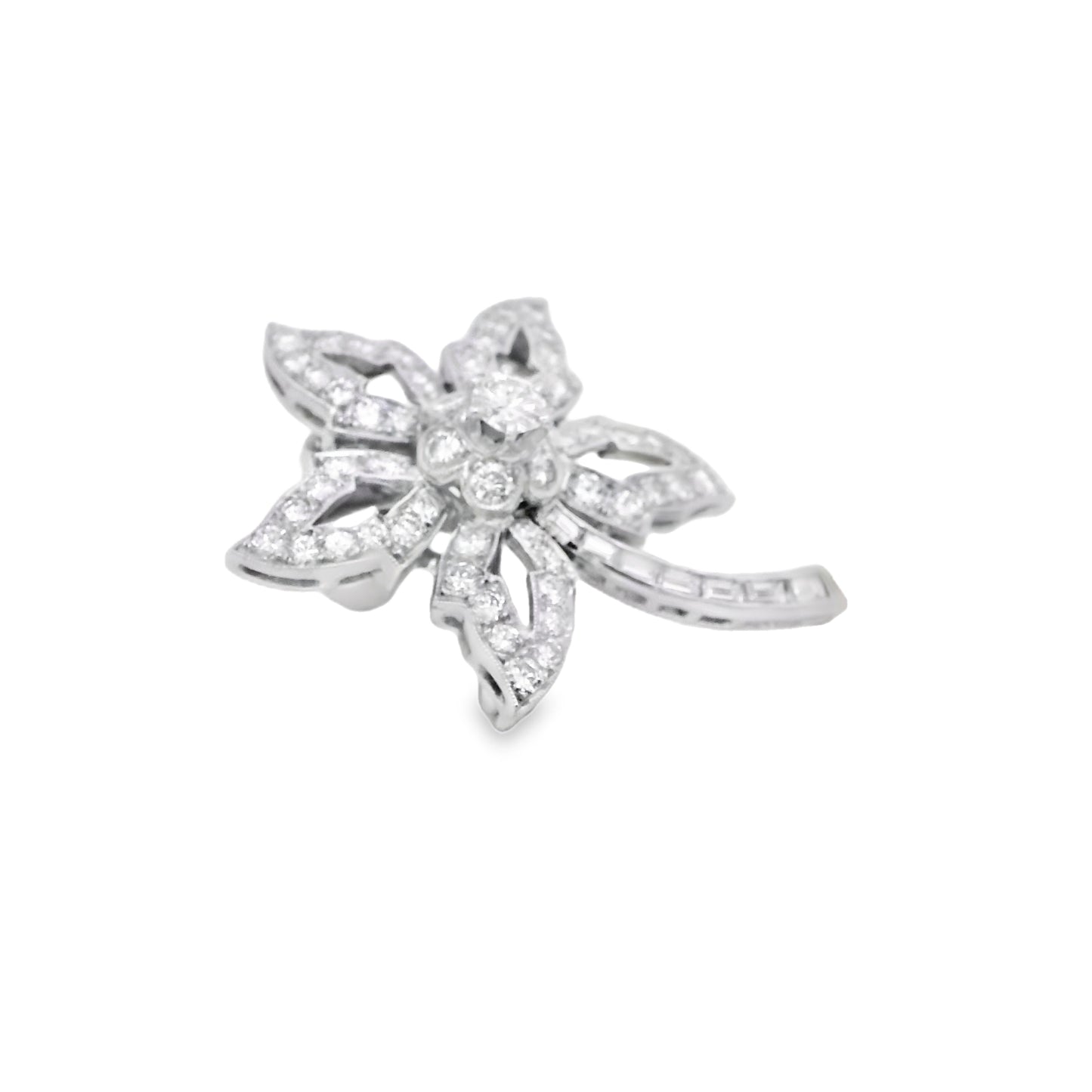 Platinum Star Brooch Featuring a Delicate Floral Design with a Round Brilliant Diamond