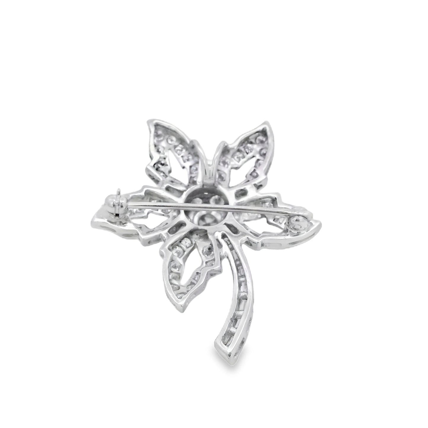 Platinum Star Brooch Featuring a Delicate Floral Design with a Round Brilliant Diamond