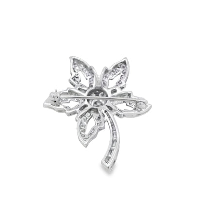 Platinum Star Brooch Featuring a Delicate Floral Design with a Round Brilliant Diamond