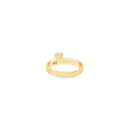 18k Yellow Gold 0.75ct Solitaire Ring Featuring a Round Cut Diamond