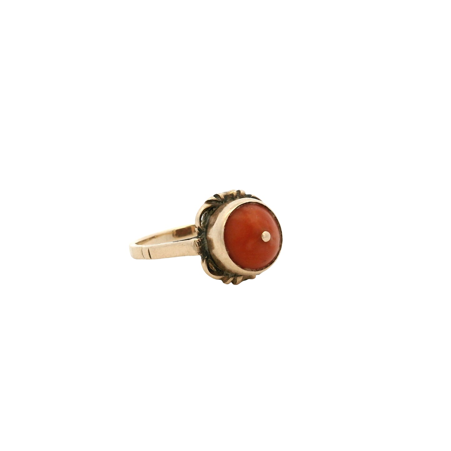 Vintage 14k Yellow Gold with Coral Stone in a Gold Band