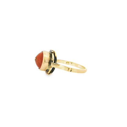 Vintage 14k Yellow Gold with Coral Stone in a Gold Band