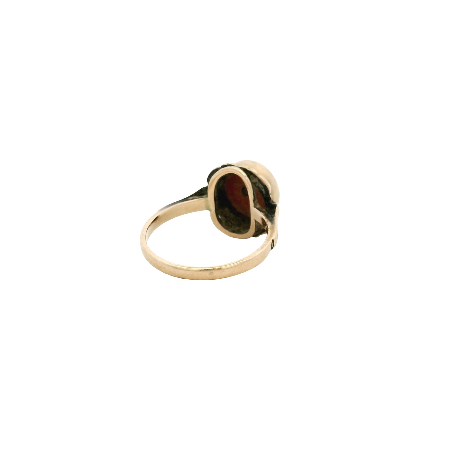 Vintage 14k Yellow Gold with Coral Stone in a Gold Band