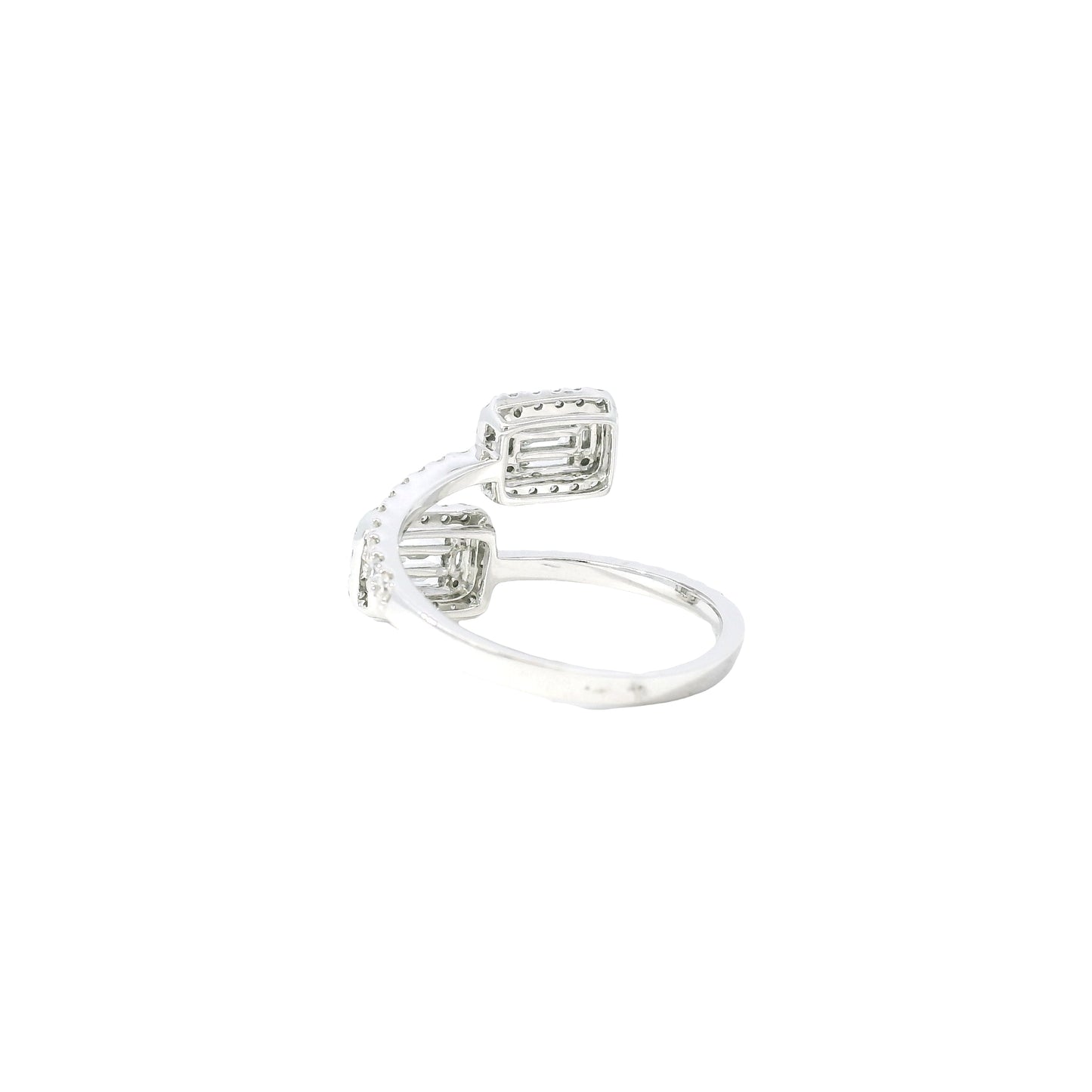 14k White Gold 0.28ct Baguette Cut and 0.45ct Round Brilliant Diamond in a Toi et Moi Ring