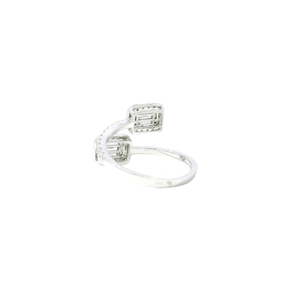 14k White Gold 0.28ct Baguette Cut and 0.45ct Round Brilliant Diamond in a Toi et Moi Ring