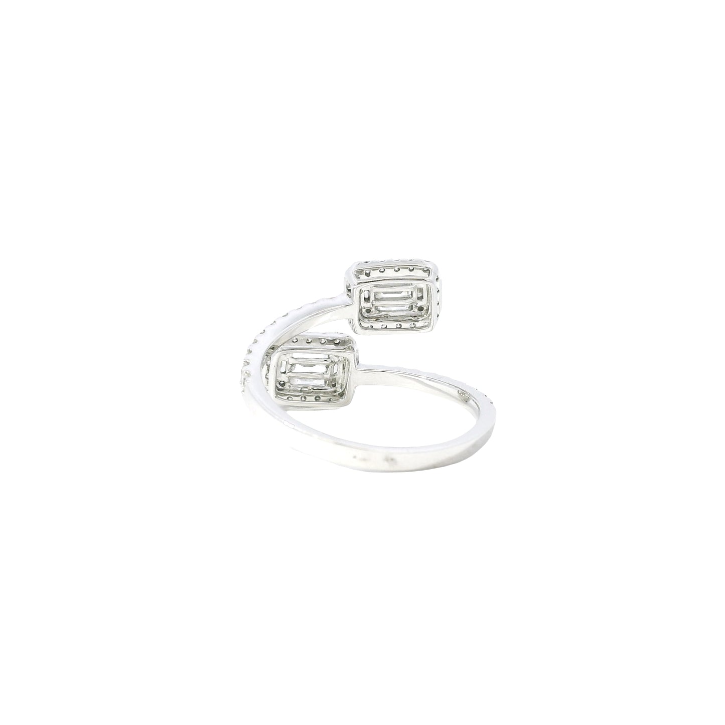 14k White Gold 0.28ct Baguette Cut and 0.45ct Round Brilliant Diamond in a Toi et Moi Ring