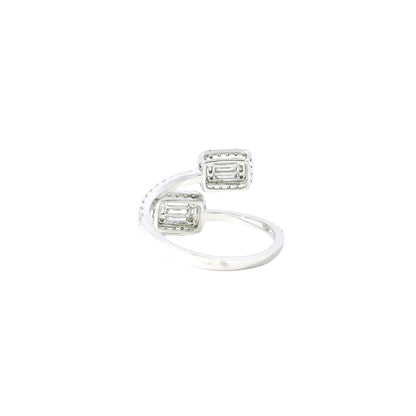 14k White Gold 0.28ct Baguette Cut and 0.45ct Round Brilliant Diamond in a Toi et Moi Ring