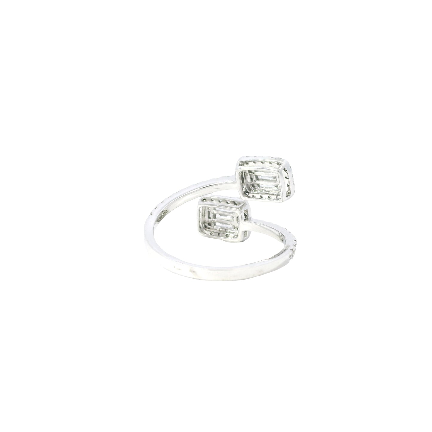 14k White Gold 0.28ct Baguette Cut and 0.45ct Round Brilliant Diamond in a Toi et Moi Ring
