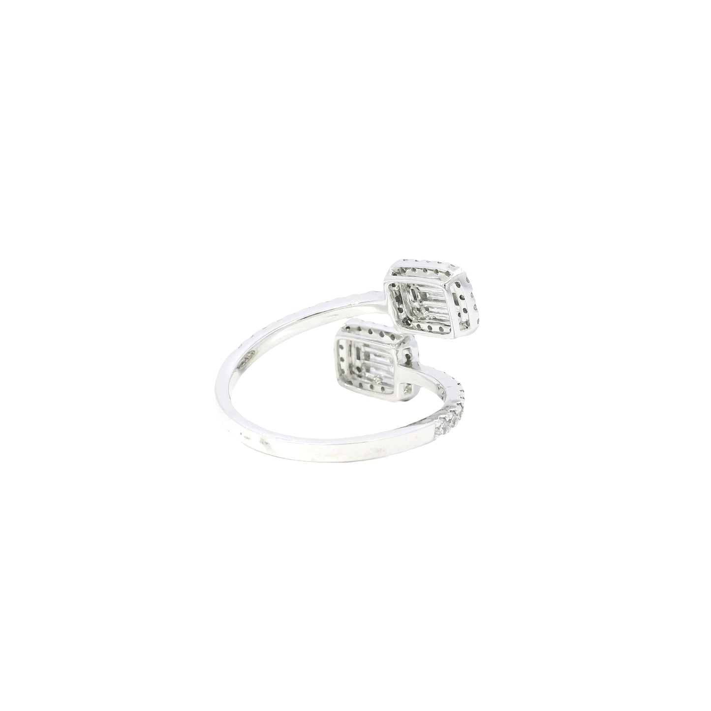 14k White Gold 0.28ct Baguette Cut and 0.45ct Round Brilliant Diamond in a Toi et Moi Ring