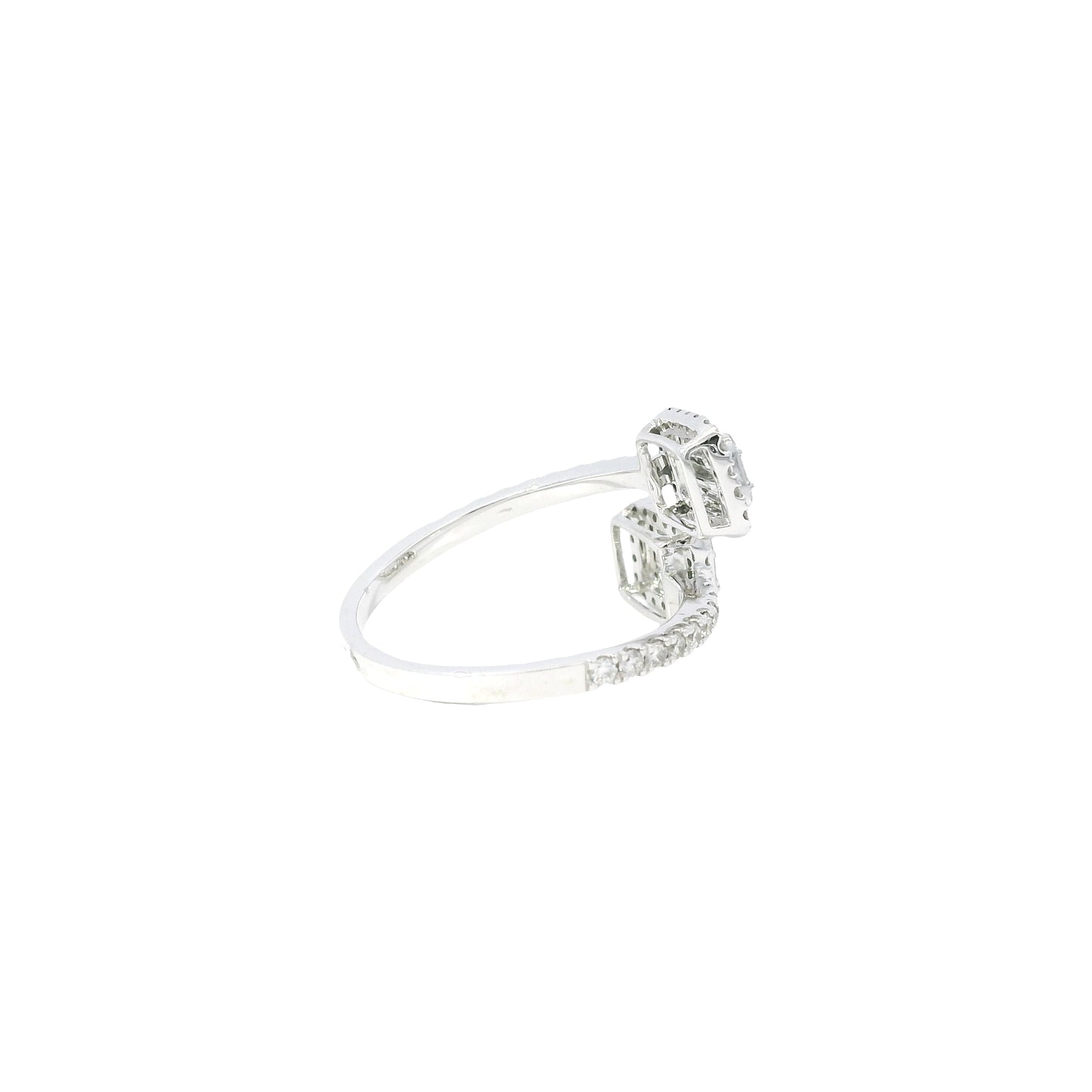 14k White Gold 0.28ct Baguette Cut and 0.45ct Round Brilliant Diamond in a Toi et Moi Ring