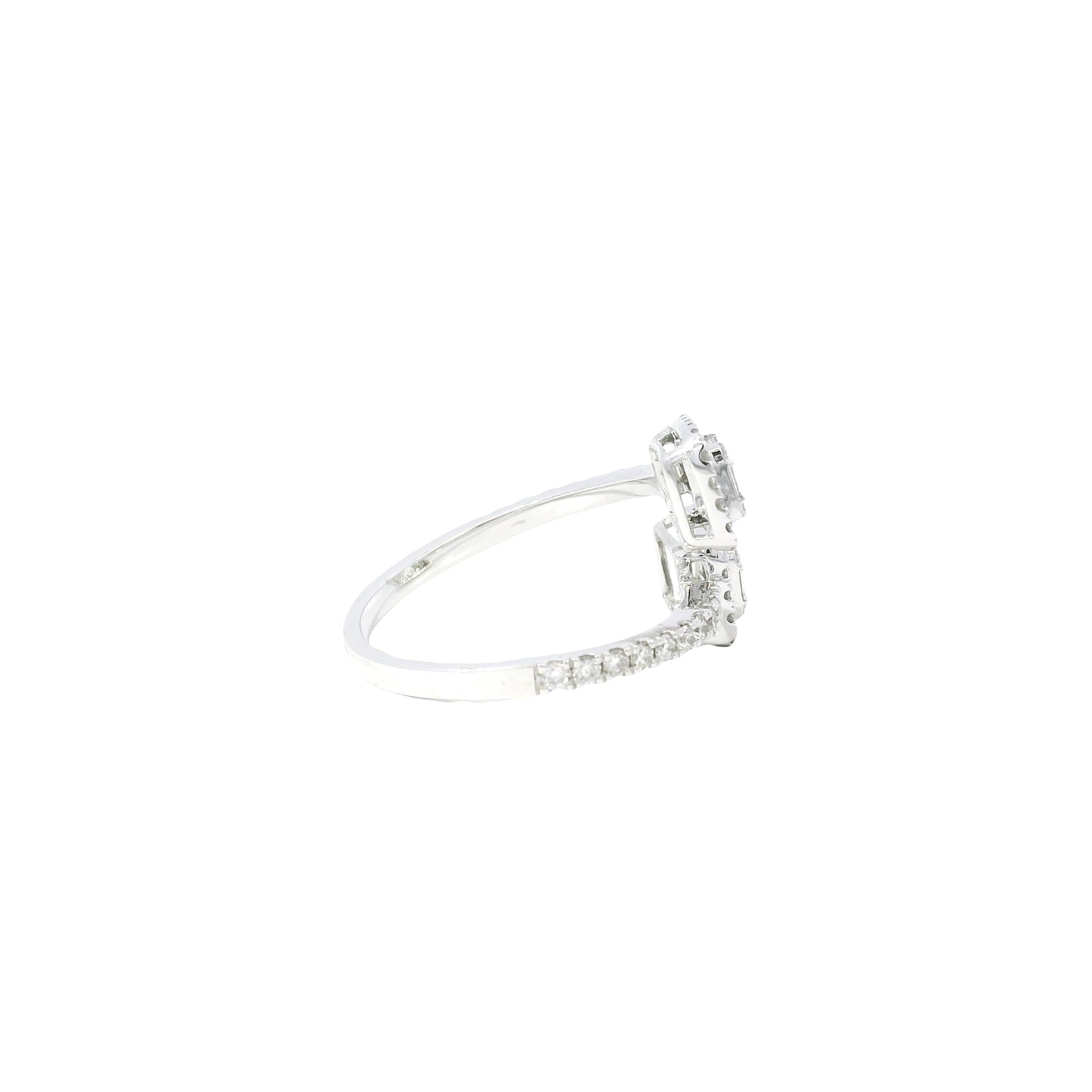 14k White Gold 0.28ct Baguette Cut and 0.45ct Round Brilliant Diamond in a Toi et Moi Ring