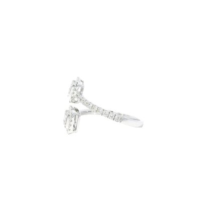 14k White Gold 0.28ct Baguette Cut and 0.45ct Round Brilliant Diamond in a Toi et Moi Ring
