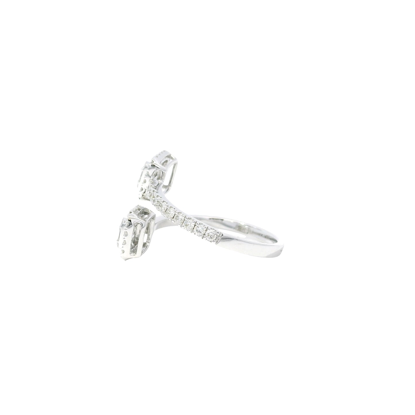 14k White Gold 0.28ct Baguette Cut and 0.45ct Round Brilliant Diamond in a Toi et Moi Ring