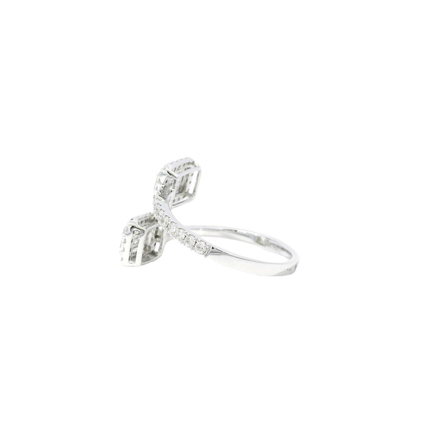 14k White Gold 0.28ct Baguette Cut and 0.45ct Round Brilliant Diamond in a Toi et Moi Ring