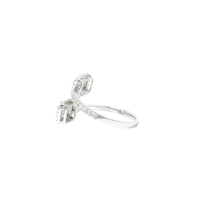 14k White Gold 0.28ct Baguette Cut and 0.45ct Round Brilliant Diamond in a Toi et Moi Ring