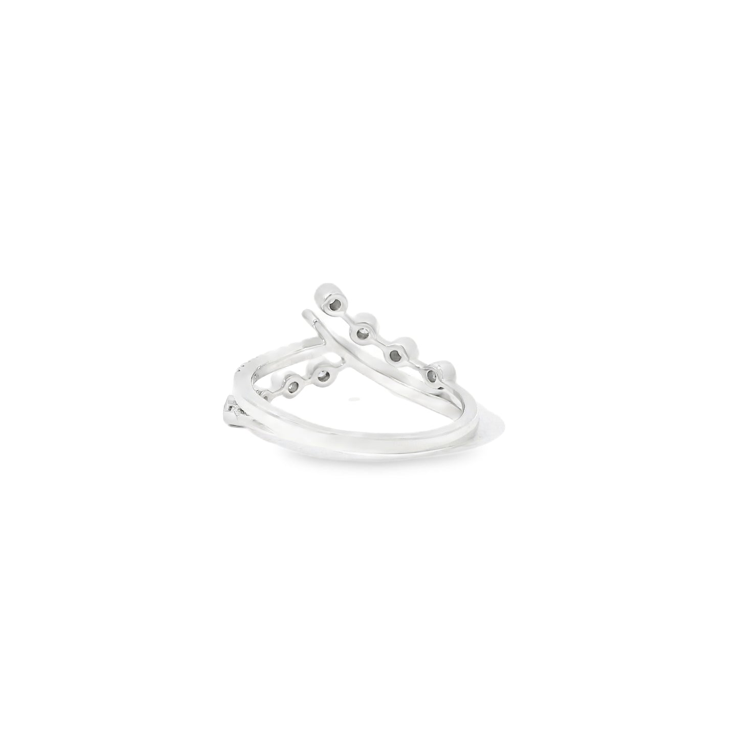 14k White Gold 0.34ctw Round Brilliant diamonds in a V-Shaped Ring Band
