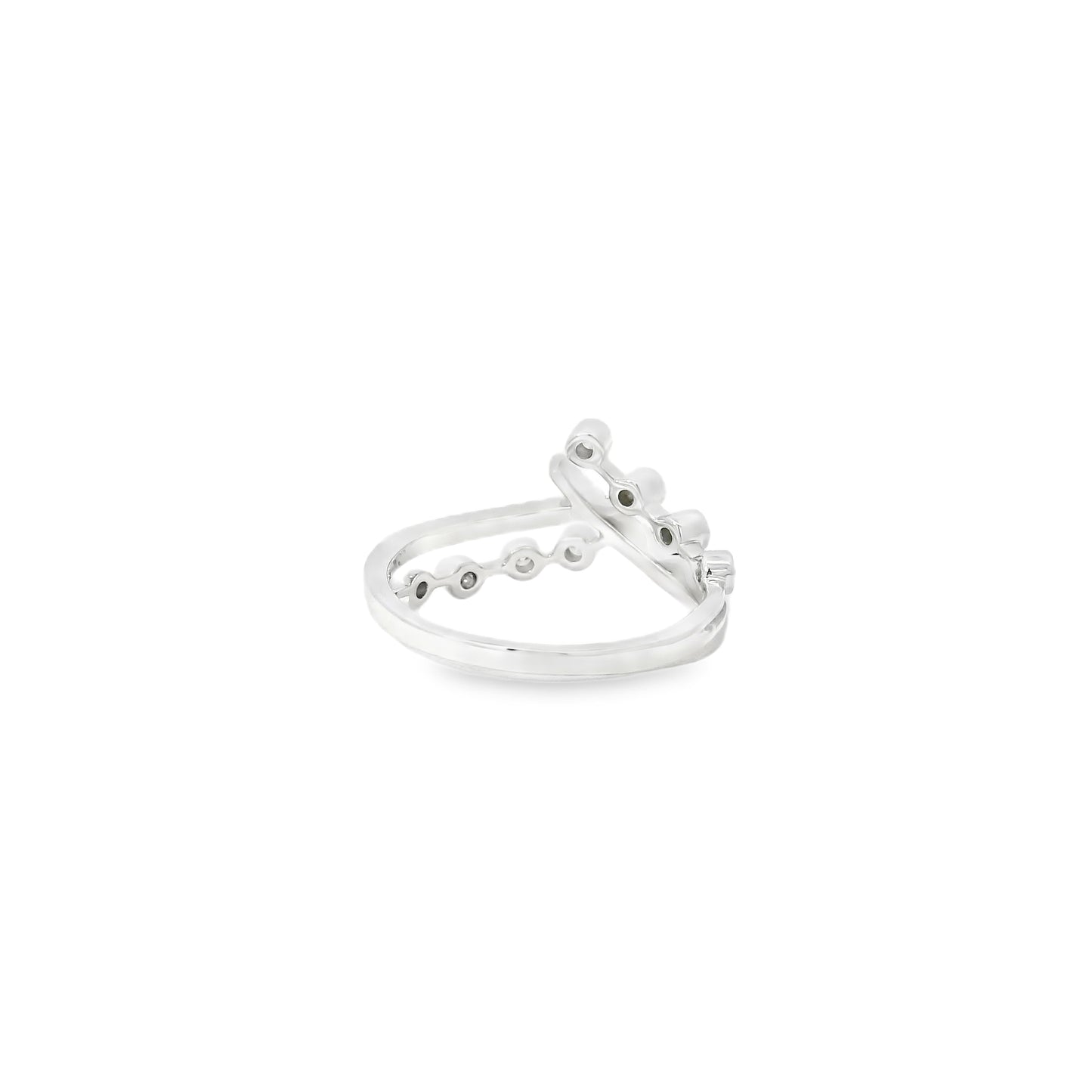 14k White Gold 0.34ctw Round Brilliant diamonds in a V-Shaped Ring Band