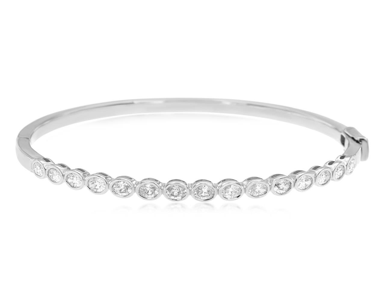 14k White Gold 1.35ctw Beaded Oval Cut Diamond Bangle