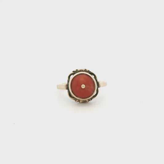 Vintage 14k Yellow Gold with Coral Stone in a Gold Band