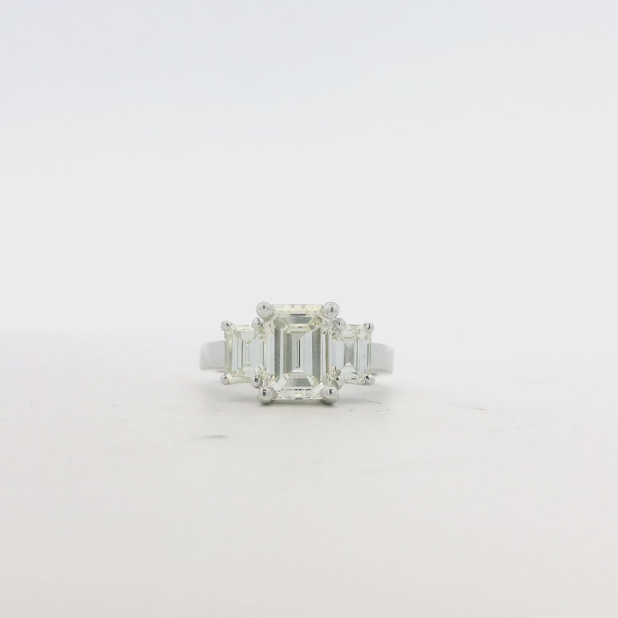A30321136 product video