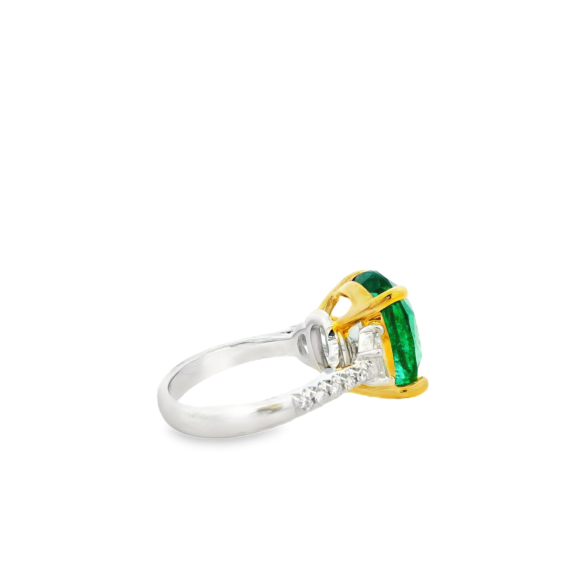 18k Two-Tone Gold 8.00ct Oval Cut Natural Emerald and 0.38ctw Diamond Ring — photo 10 of 12