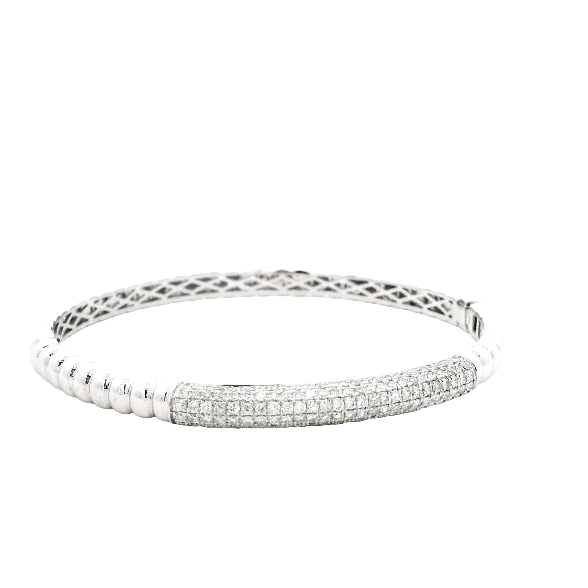 18k White Gold 1.30ctw Round Brilliant Diamond Pavé Scalloped Bangle Bracelet — photo 10 of 10
