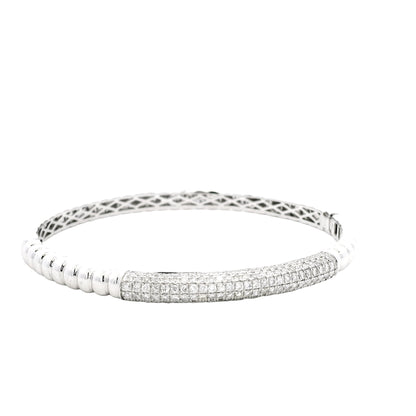 18k White Gold 1.30ctw Round Brilliant Diamond Pavé Scalloped Bangle Bracelet — photo 10 of 10