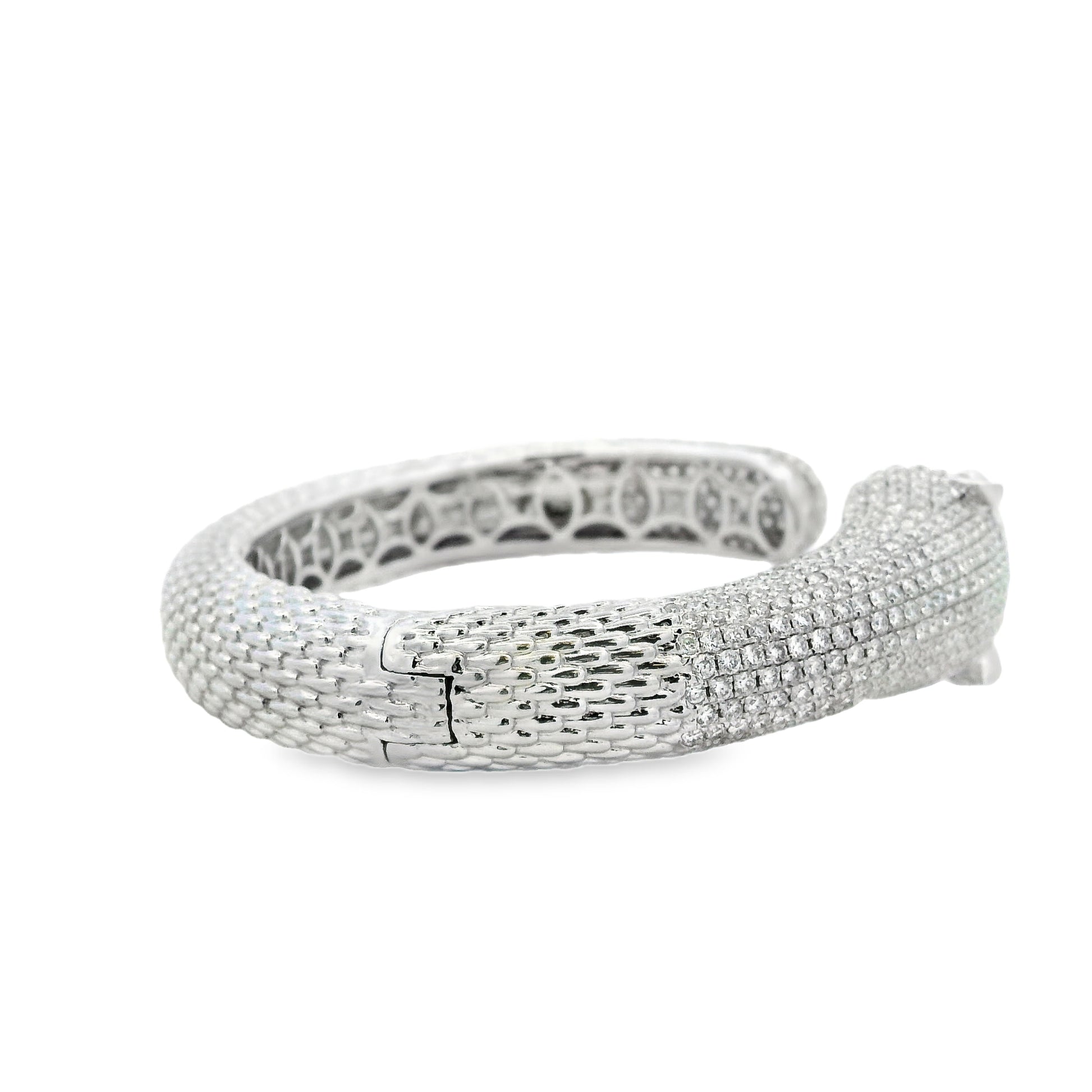 18k White Gold 0.31ctw Emerald and 10.57ctw Round Diamond Pavé Panther Hinged Bangle Bracelet — photo 11 of 13