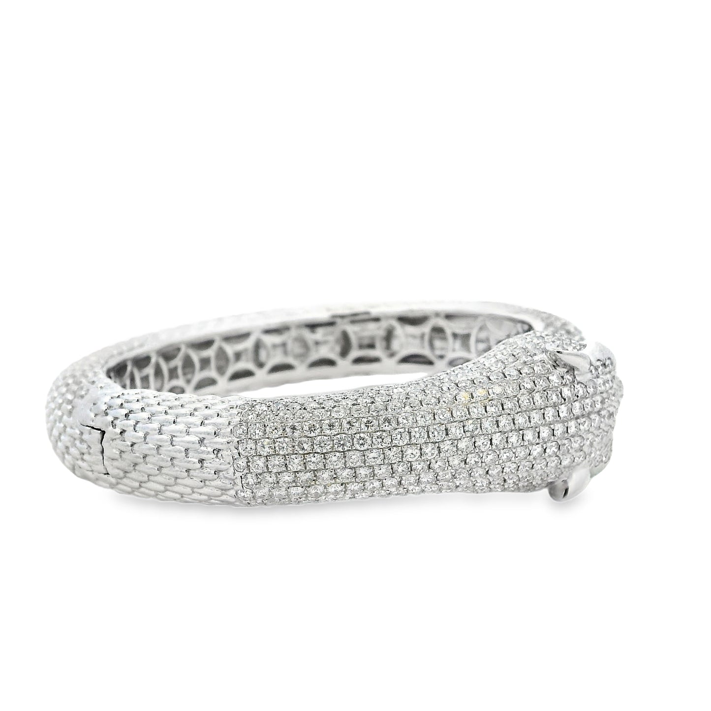18k White Gold 0.31ctw Emerald and 10.57ctw Round Diamond Pavé Panther Hinged Bangle Bracelet — photo 12 of 13
